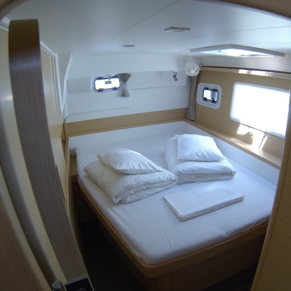 Photo:  Lagoon 400 S2 (CAT.)