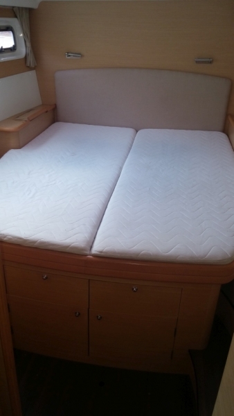 Photo:  Lagoon 440 A/C; Gen.