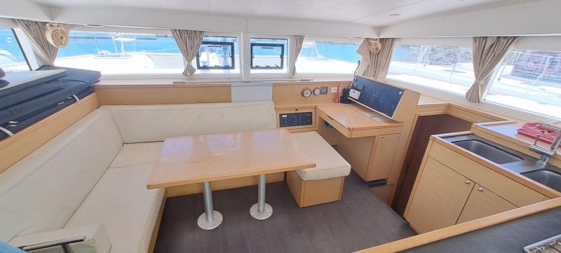 Photo:  Lagoon 400 S2