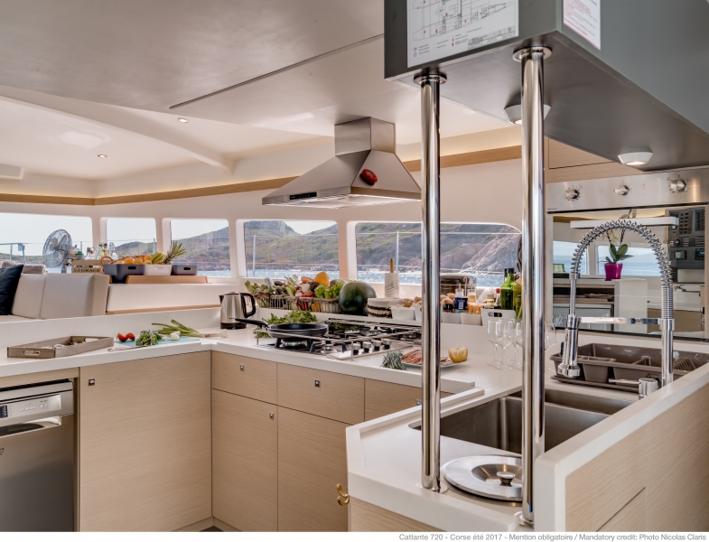 Photo:  Catlante 720