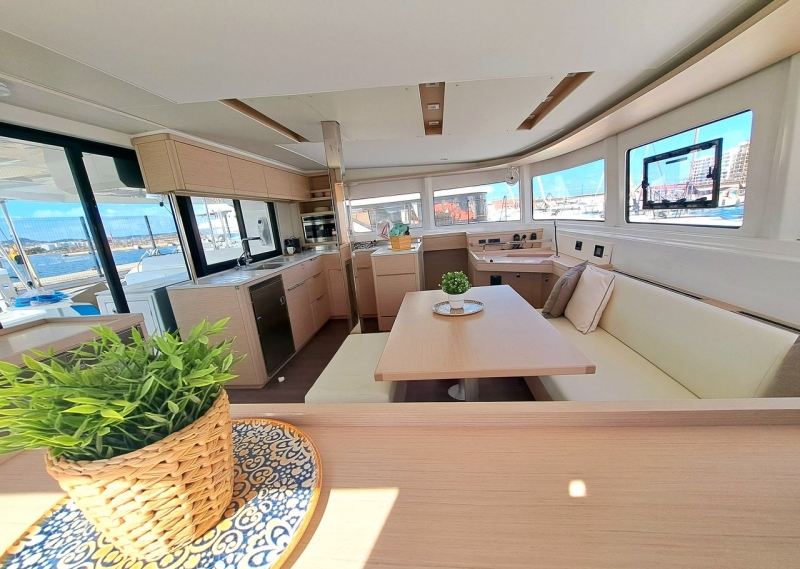 Photo:  Lagoon 46 Gen, A/C, Waterm.