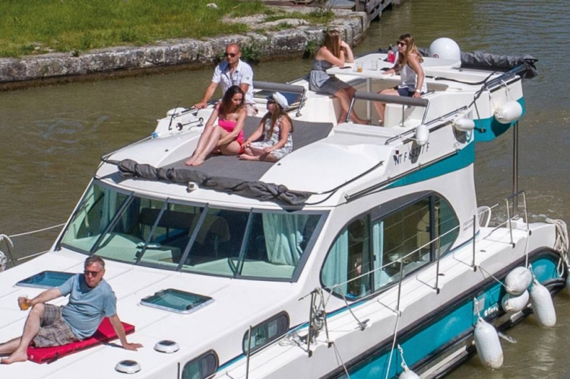 Photo:  Cruiser Premium+ 4/6 Pers. Electric (N QUATTRO Fly C Green) Saverne