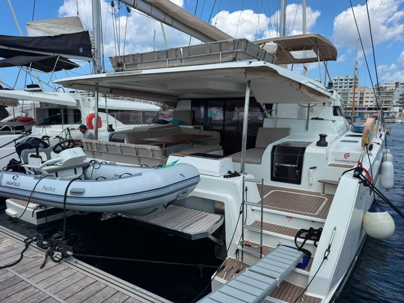 Photo:  Aura 51 Gen, A/C, Waterm.