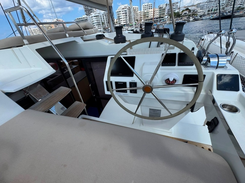 Photo:  Aura 51 Gen, A/C, Waterm.