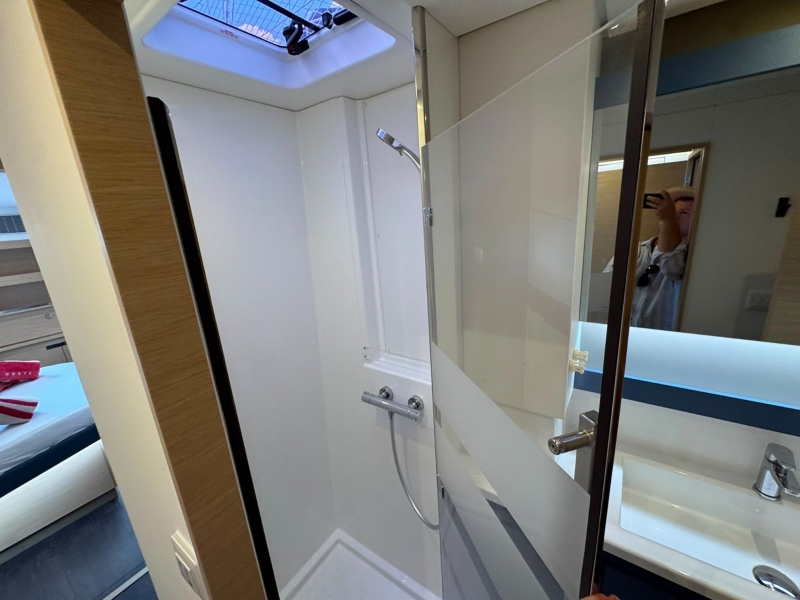 Photo:  Aura 51 Gen, A/C, Waterm.