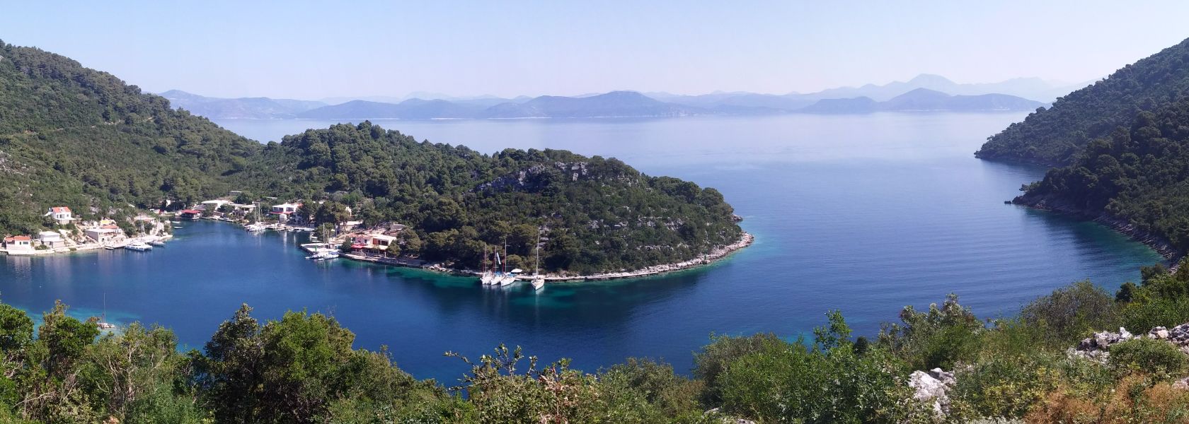 Okuklije on Mljet offers best protection and 3 Konobas with fresh seafood
